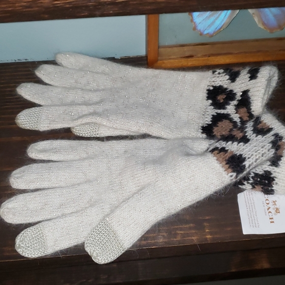 New Coach Cashmere Ocelot Gold Touch Tech Gloves - Picture 4 of 11